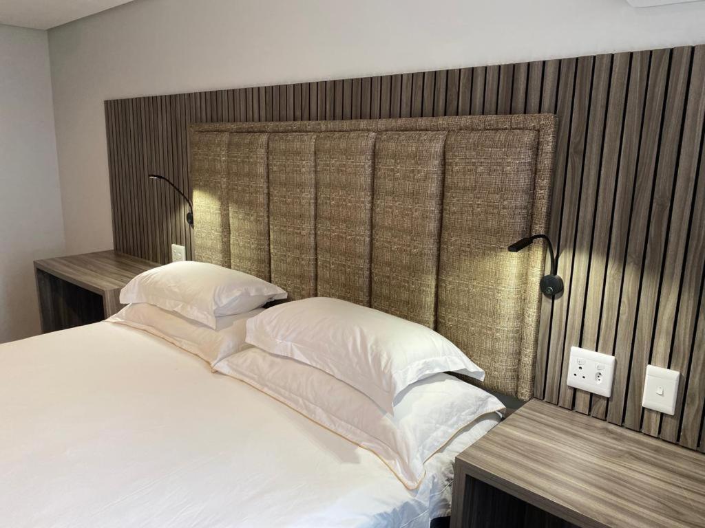 Zar Hotel Amanzimtoti Exterior photo